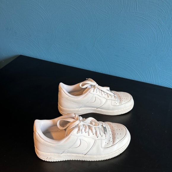 Nike Air Force One Low Cut, White, Size 9.5 - Picture 2 of 5